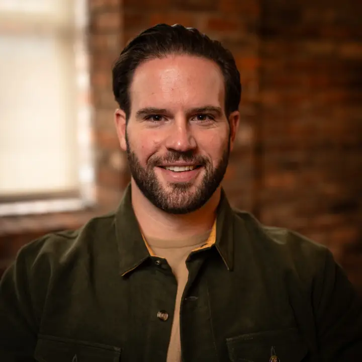 Frontera headshot photo 1