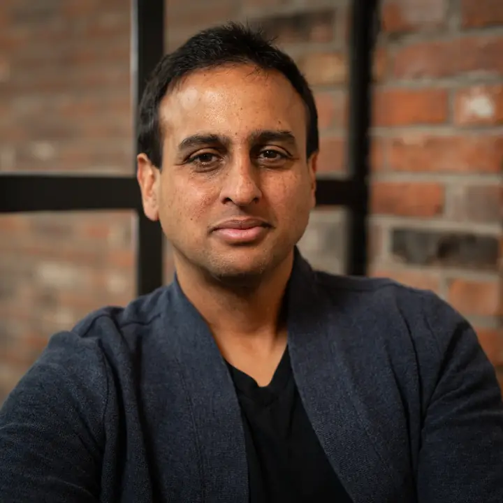Frontera headshot photo 6